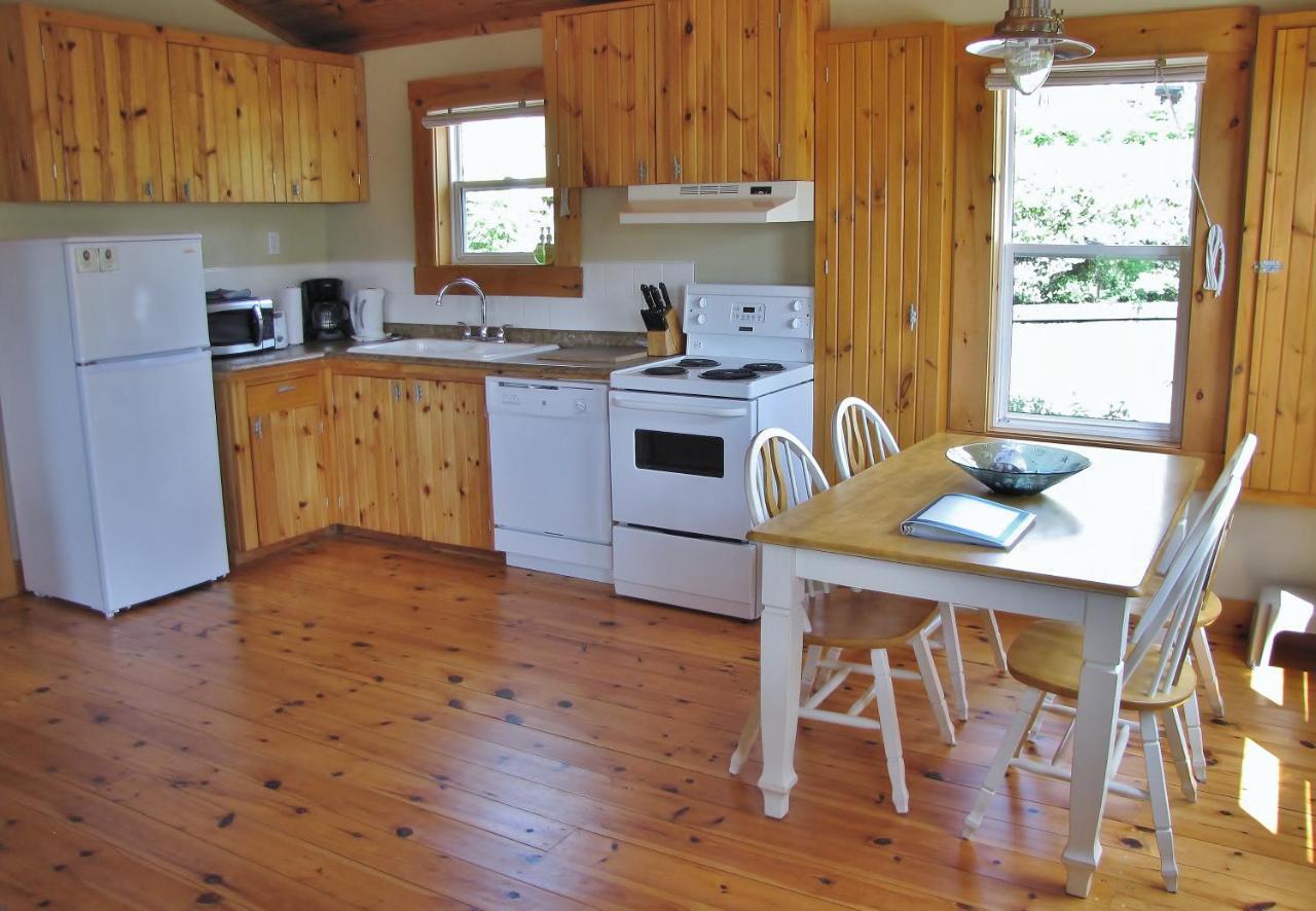 Larinda'S Landing Oceanfront Cottages Halifax Exteriör bild