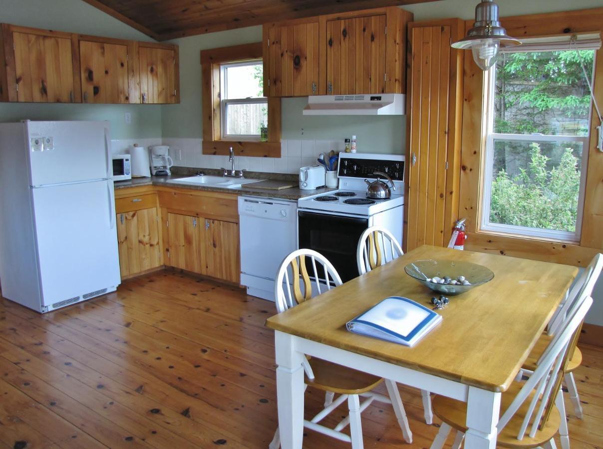 Larinda'S Landing Oceanfront Cottages Halifax Exteriör bild